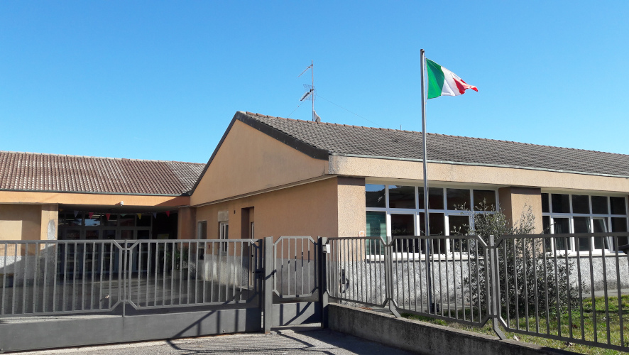 ingresso della scuola primaria di Marcallo