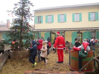 bambini con Babbo Natale