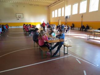 bambini di classe quinta che giocano